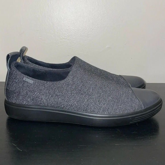 ECCO WOMEN'S SOFT 7 GTX SHOE. Size 10.